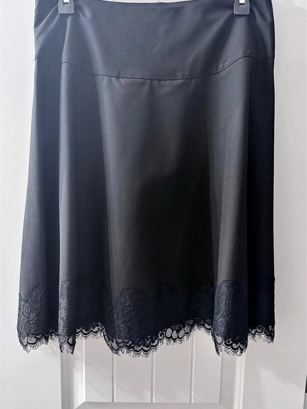 The Limited
Lace Trim Midi Skirt in Black
Size 6